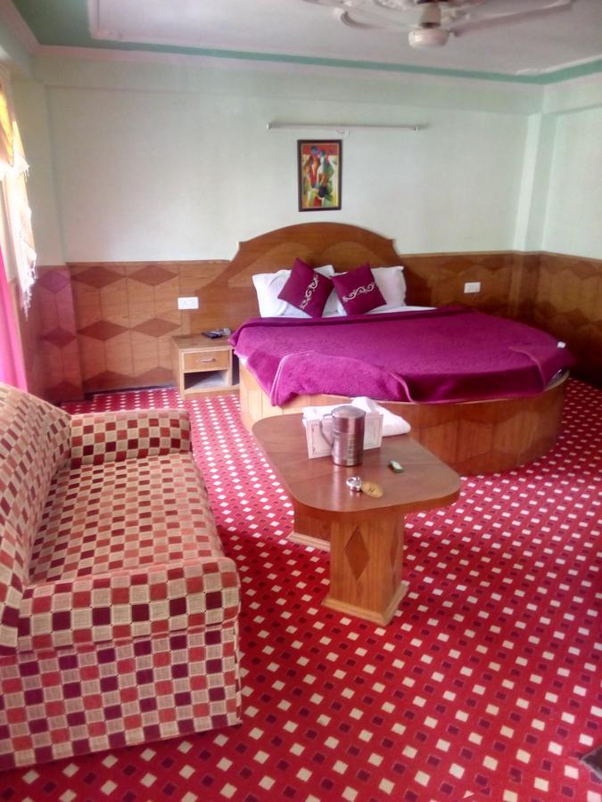 Gautam & Hotel *
